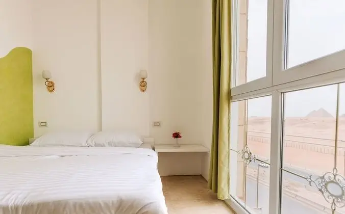 Panoramic Tek Büyük Yataklı Oda (Double room with Pyramids view)