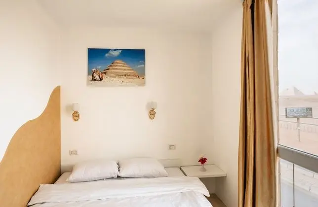Panoramic Üç Kişilik Oda (2 + 1 room with Pyramids view)