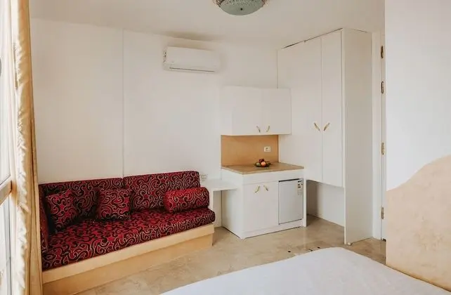 Panoramic Üç Kişilik Oda (2 + 1 room with Pyramids view)