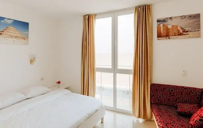 Panoramic Üç Kişilik Oda (2 + 1 room with Pyramids view)
