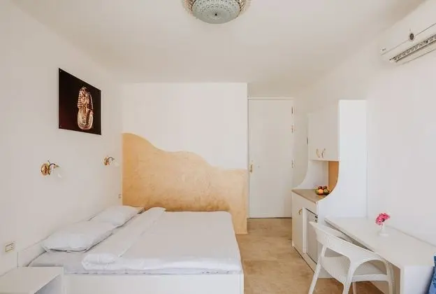 Panoramic Üç Kişilik Oda (2 + 1 room with Pyramids view)