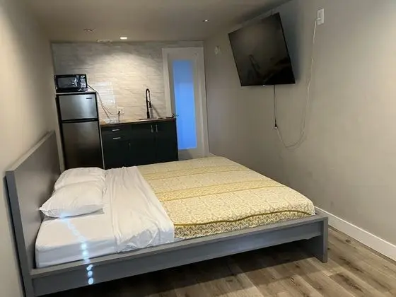 Suite with Jetted Tub