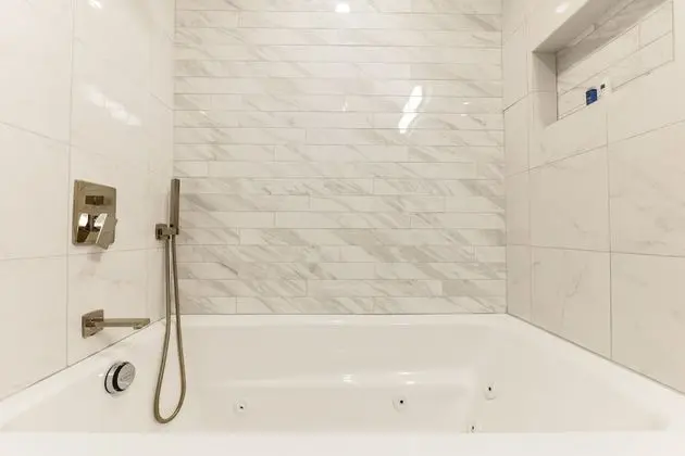 Suite with Jetted Tub