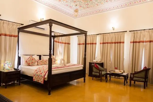 Semi Suite
