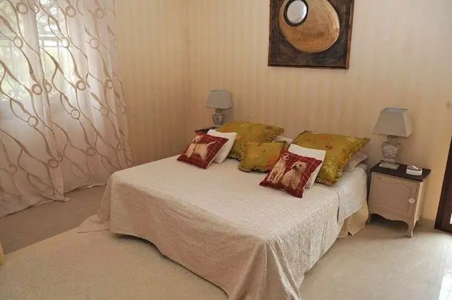 Romantic Tek Büyük veya İki Ayrı Yataklı Oda, Ortak Banyo, Bahçe Manzaralı