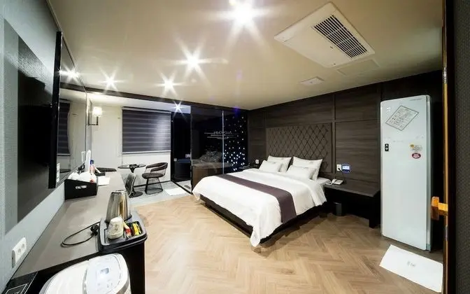 Oda (Dry Sauna Room (Room Random Assignmen)