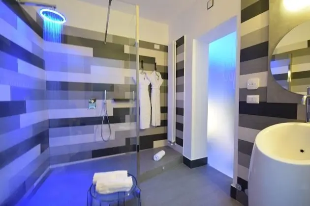 Luxury Tek Büyük Yataklı Oda