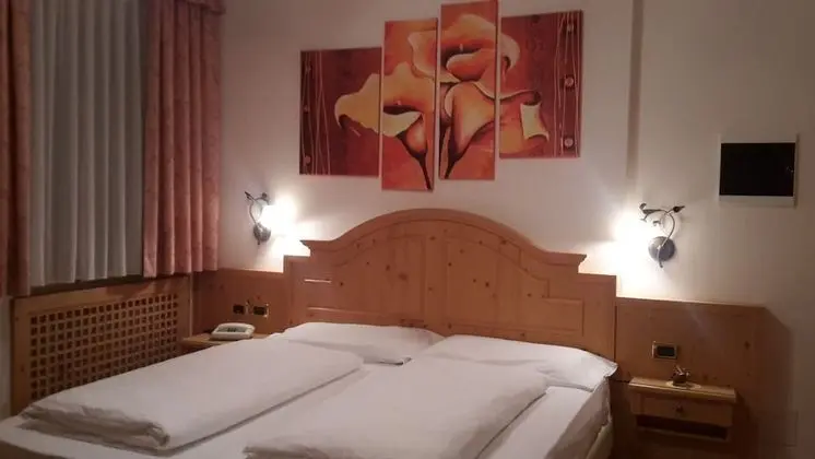 Tek Büyük veya İki Ayrı Yataklı Oda (Moler)