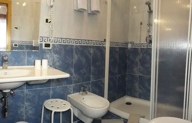 Tek Büyük veya İki Ayrı Yataklı Oda (Moler)