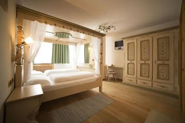 Tek Büyük Yataklı Oda (Table)