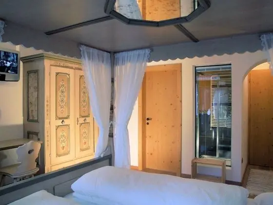 Tek Büyük Yataklı Oda (Table)