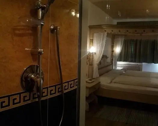 Tek Büyük Yataklı Oda (Table)