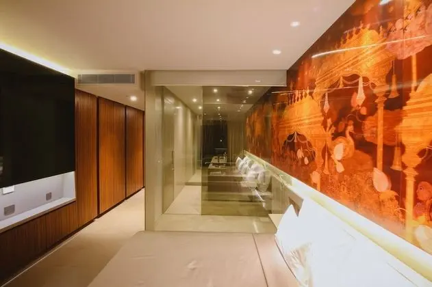 Luxury Oda