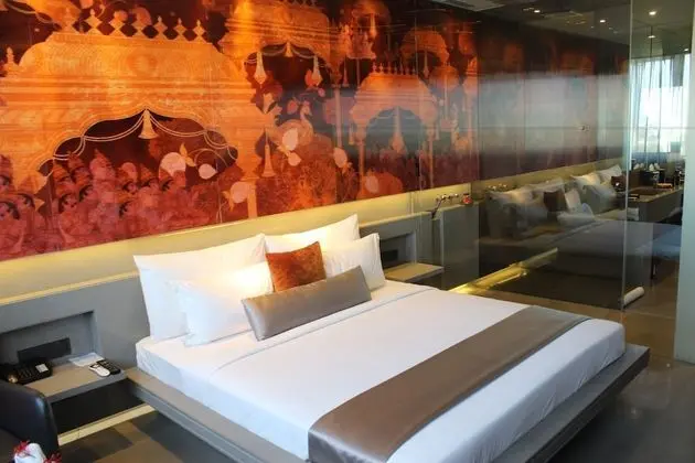 Luxury Oda