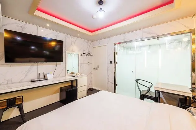 Deluxe Premier Room (Netflix available)