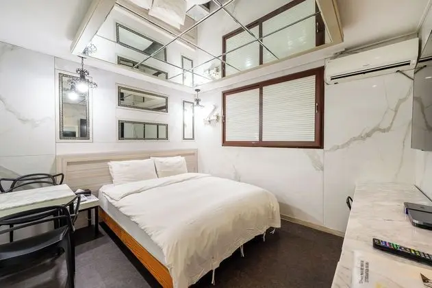 Deluxe Premier Room (Netflix available)