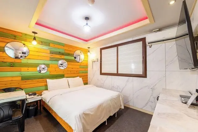 Deluxe Premier Room (Netflix available)