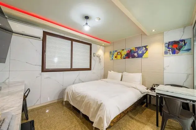 Deluxe Premier Room (Netflix available)