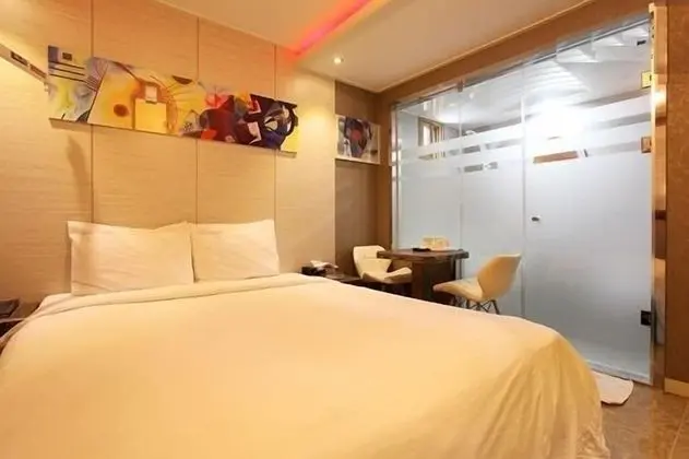 Deluxe Premier Room (Netflix available)