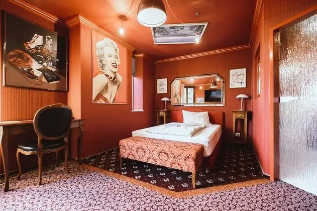 Tek Büyük Yataklı Oda