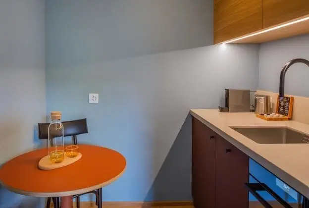 Odada yemek servisi