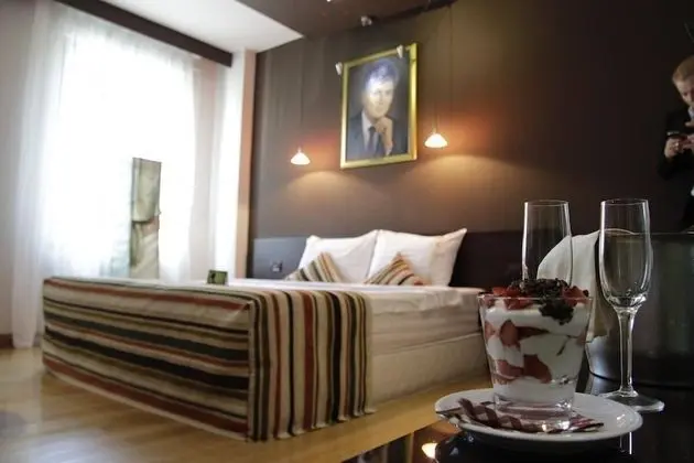 Deluxe Tek Büyük Yataklı Oda