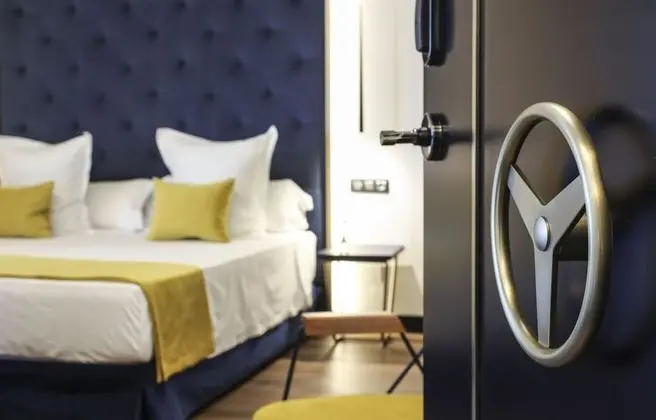 Deluxe İki Ayrı Yataklı Oda (1adult+1child)