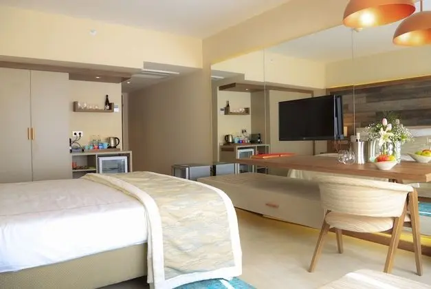 Deluxe Double Room, Partial Sea View