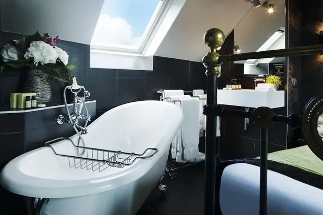 Signature Tek Büyük Yataklı Oda, 1 Büyük (Queen) Boy Yatak, Küvet (Design)