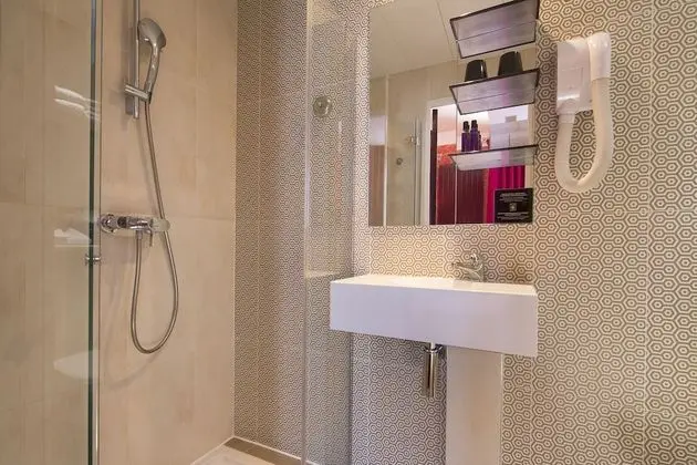 Superior Tek Büyük veya İki Ayrı Yataklı Oda (Design)