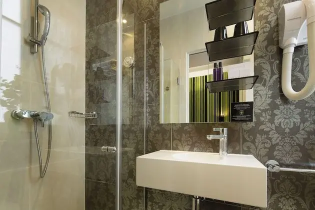 Superior Tek Büyük veya İki Ayrı Yataklı Oda (Design)