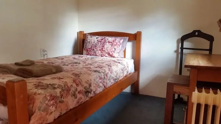 Basic Tek Kişilik Oda, 1 Tek Kişilik Yatak, Ortak Banyo, Bahçe Manzaralı