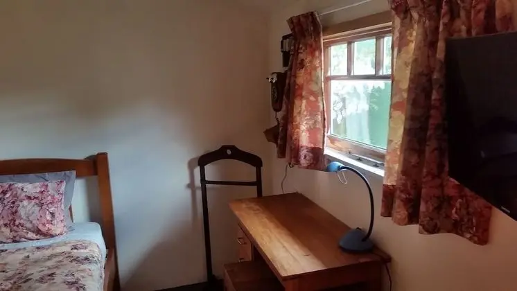 Basic Tek Kişilik Oda, 1 Tek Kişilik Yatak, Ortak Banyo, Bahçe Manzaralı