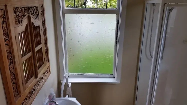 Tek Büyük Yataklı Oda, Ortak Banyo