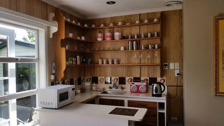 Tek Büyük Yataklı Oda, Ortak Banyo