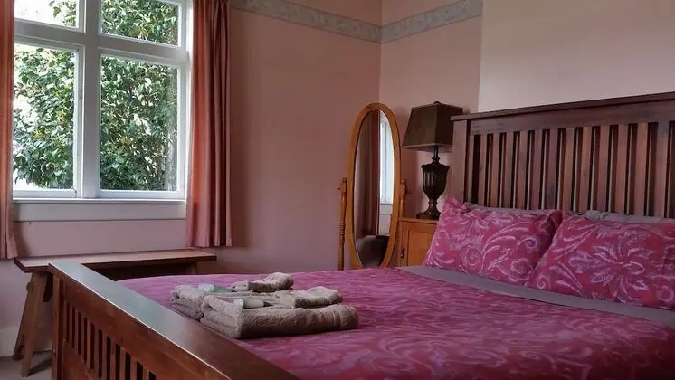 Tek Büyük Yataklı Oda, Ortak Banyo