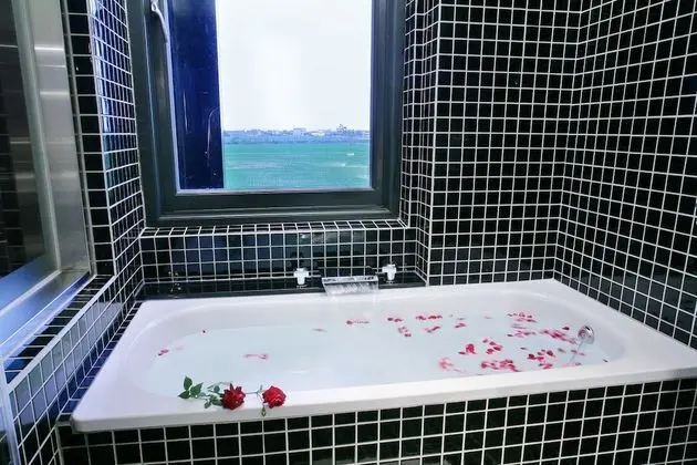 Honeymoon Tek Büyük Yataklı Oda