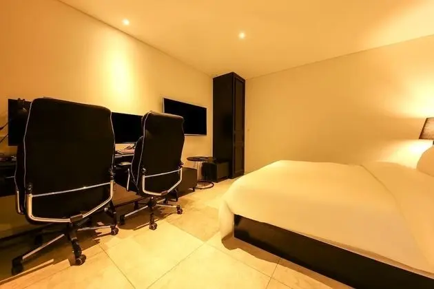 Couple PC Room