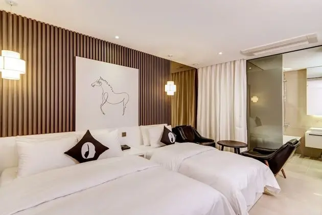 Family Twin Room (Deluxe) (Extra person fee KRW 20,000 pay when you stay)