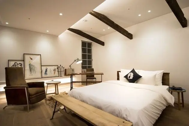 Designers Suite (Design of the room will be randomly assigned)