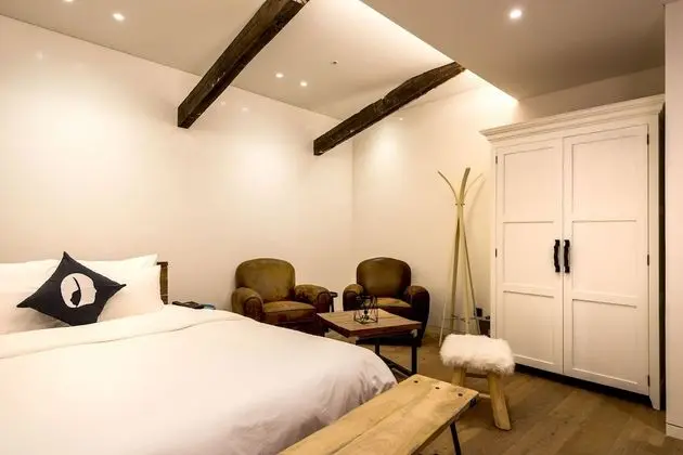 Designers Suite (Design of the room will be randomly assigned)