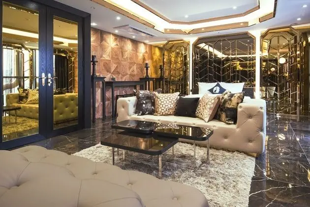 Designers Suite (Design of the room will be randomly assigned)
