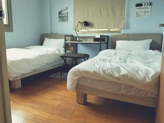 İki Ayrı Yataklı Oda, Ortak Banyo