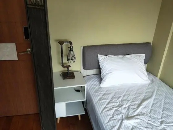 İki Ayrı Yataklı Oda, Ortak Banyo