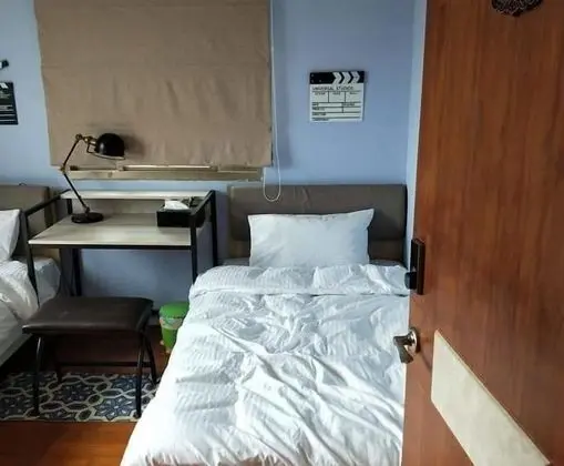 İki Ayrı Yataklı Oda, Ortak Banyo