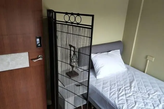 İki Ayrı Yataklı Oda, Ortak Banyo