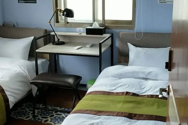 İki Ayrı Yataklı Oda, Ortak Banyo