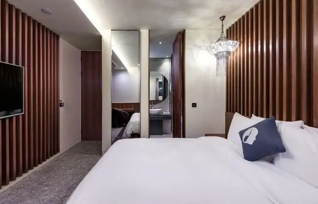 Deluxe Tek Büyük Yataklı Oda