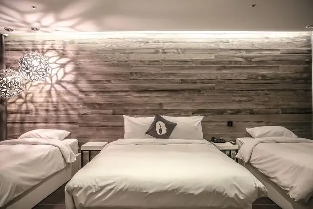 Üç Kişilik Oda (Designer Suite)