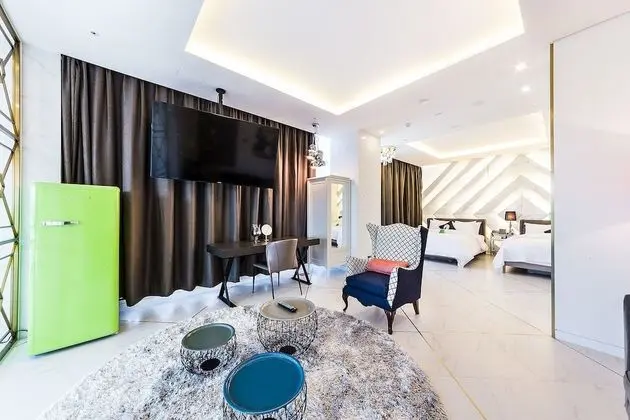Designer Suite - 20% discount coupon for beverage at Dessert 39 Café (2F)